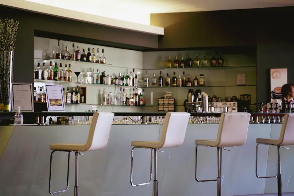 Een modern bar-interieur met sfeerverlichting